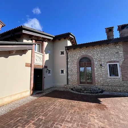 Locazione Turistica Casa Delle Ceramiche Country house *